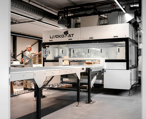 Moderne Anlagentechnik und das Knowhow eines erfahrenen Lackier-Teams garantieren beste Oberflächenqualität.