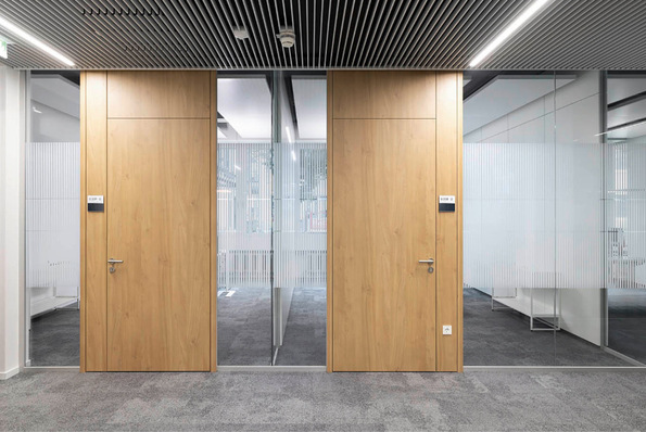 Die Le Group Bleu hat ihre Büroräume in Karlsruhe mit wertigen feco-Türen und -Trennwänden ausgestattet.