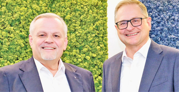 Andreas Engelhardt, und Bernd Fleschenberg freuen sich auf die gemeinsame Kooperation der Unternehmen, um den Aluminium-Wertstoffkreislauf zu schließen.