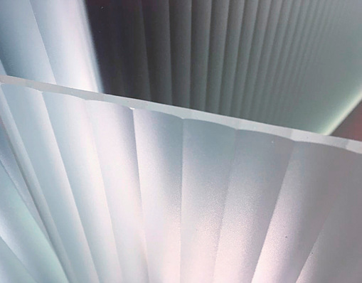 Fluido eignet sich für Trennwände, Glastüren, Schranktüren sowie für Duschwände.