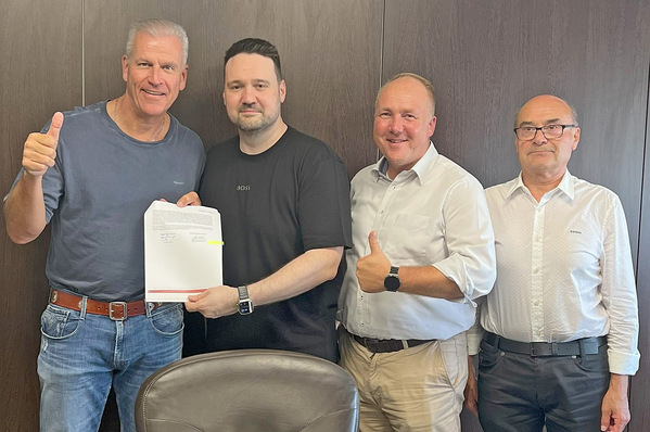 v.l.: Dr. Peter Mrosik (Profine-CEO), Teodor Linkin (Managing Partner Profilink), Christian Peukert (Head of Aluminium Systems Europe profine Group), Georgi Dantchev (Country Manager Bulgaria profine Group).