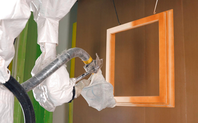 Mit der neuen Spritzgrundierung von Adler kann der gesamte Beschichtungsaufbau mit dem Lackier­roboter realisiert werden.