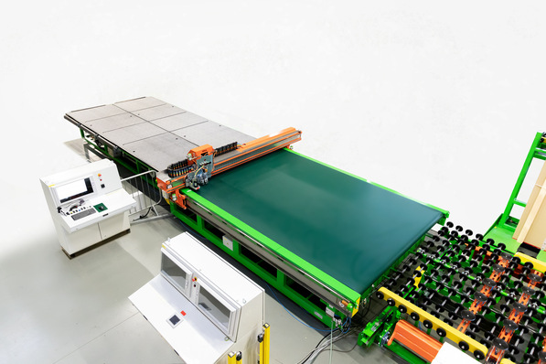 Diese Zuschnittanlage kann auch ultradünne Gläser verarbeiten