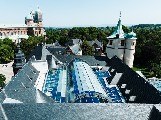 Der Innenhof des Museums ist jetzt wieder für Veranstaltungen nutzbar – Dank effektivem Sonnenschutzglas.