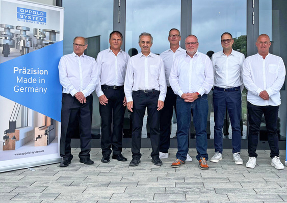 Oppold Vertriebsteam bei der Festlegung der Vertriebsstrategie mit Geschäftsführer Herrn Christian Schulz 3 v.l.