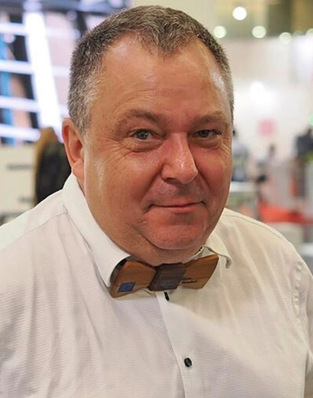 Franz Freundorfer ist GF der pro Passivhausfenster GmbH und führt ein eigenes Beratungsbüro für den Passivhausbau.