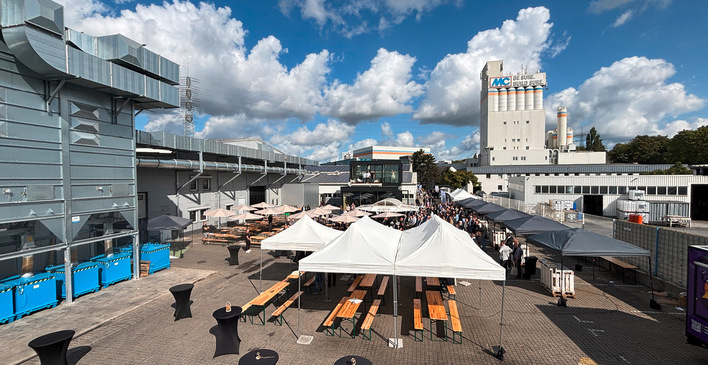 Rund 350 Gäste sind Mitte September nach Bottrop zur Einweihung des neuen Fassadenwerkes gekommen.