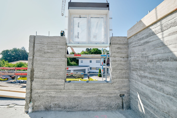 Das Windowment-Element mit Fenster von Gugelfuss wird komplett mit Dämmebene und Befestigungslösung eingebaut.