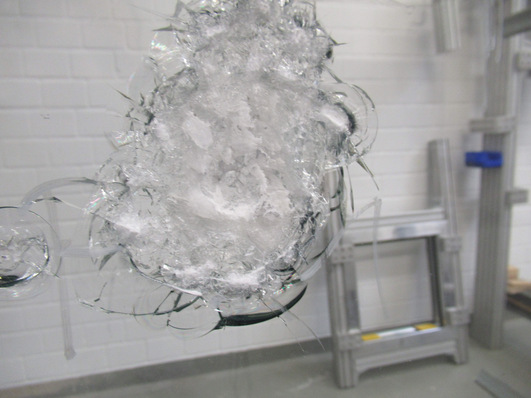 Glasflächenangriff für Anti-Panik-Verglasungen nach EN 1630 für das Produkt Vetrogard Attack RC2.21 AP