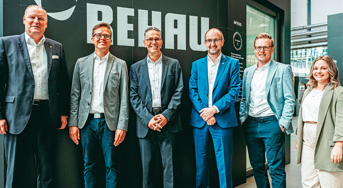 Im intensiven Austausch am Standort Erlangen (v.l.): ­Carsten Heuer, GW-Chef­redakteur ­Daniel Mund, ­Michael Stöger, Frank Zimmer­mann, Peter ­Kotzur und﻿ Daniela Rinner.