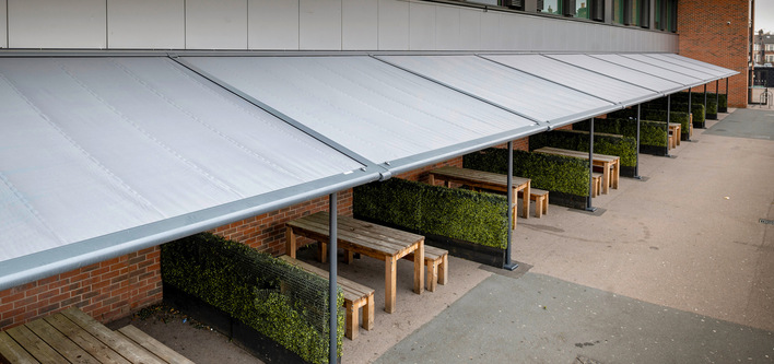 Die Anlage erstreckt sich über eine ­Länge von 35 m und besteht aus gekoppelten ­Elementen der pergola classic.