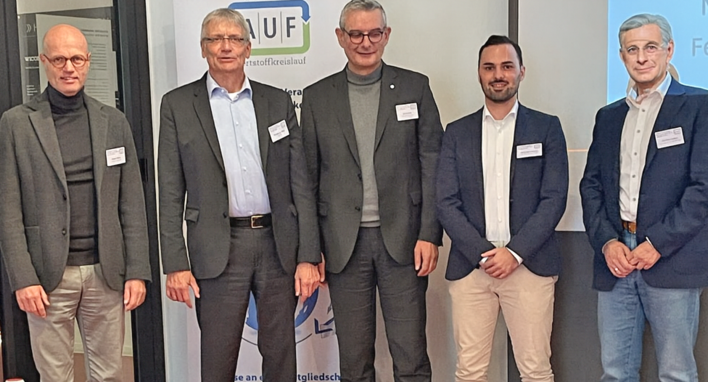 Der neu gewählte A|U|F-Vorstand: (v.l.n.r.) Jürgen Einck, (Drees & Sommer), Thomas Lauritzen, (Vorstandsvorsitzender A|U|F), Ralf Seufert, (Hydro Building Systems), Jonas Reischmann, (RAICO Bautechnik), Arnd Brinkmann, (Gutmann Bausysteme) 
Es fehlen auf dem Foto: Oliver Windeck, (Windeck Metallbau) und Christoph Wahl, (HD Wahl)