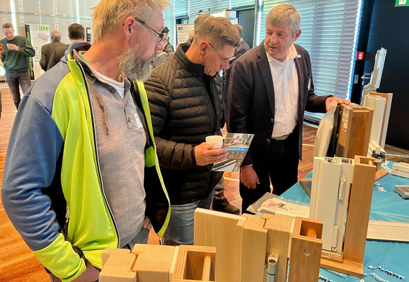 Effektiv für alle Beteiligten: Umlagerte Stände, aber auch – aus Besuchersicht – das ganze Thema ,Barrierefreiheit und niveaugleiche Übergänge‘ auf ein paar Quadratmeter.