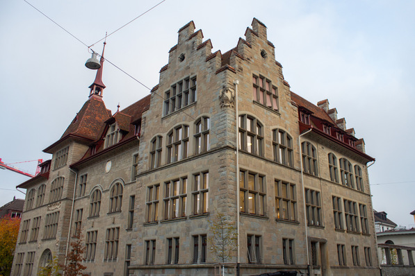 Die denkmalgeschützte Schulanlage Lavater in Zürich wurde mit leistungsfähigen Isoliergläsern mit Swisspacer-Ultimate-Abstandhalter ausgestattet.