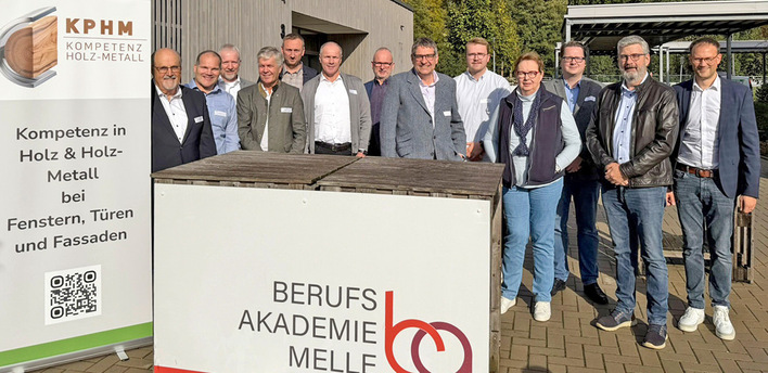 Alle Teilnehmer vor dem Gebäude der Berufsakademie Melle