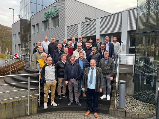 Knapp 30 von ca. 40 Sachverständigen aus dem Bereich Rollladen und Sonnenschutz hatten sich bei Selve zu einer dreitägigen Tagung eingefunden.