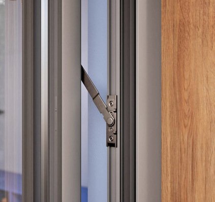 Die Öffnungsbegrenzer können beispielsweise in Kindergärten und Schulen eingesetzt werden. Sie sorgen für eine stetige Lüftung und bieten gleichzeitig ein hohes Sicherheitsniveau.