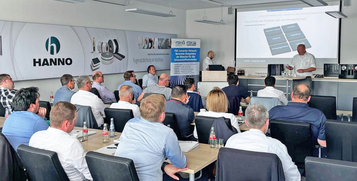 Hanno war Gastgeber für eine praxisnahe Weiterbildung. Zunächst stand hier der theoretische Unterbau zu verschiedenen Themenkomplexen an: Werkstoffkunde, Produktsicherheit, Anwendungstechnik, Planung und Montage sowie Fehlervermeidung.