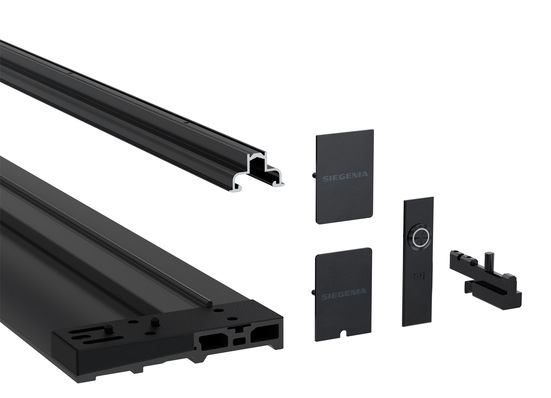 Um individuellen Anforderungen an gehobenes Wohnen gerecht zu werden, bietet SIEGENIA ab sofort ein durchdachtes Sortiment an Bauteilen in der Trendfarbe Schwarz zur Realisierung passgenauer Kundenlösungen für die moderne Architektur an.