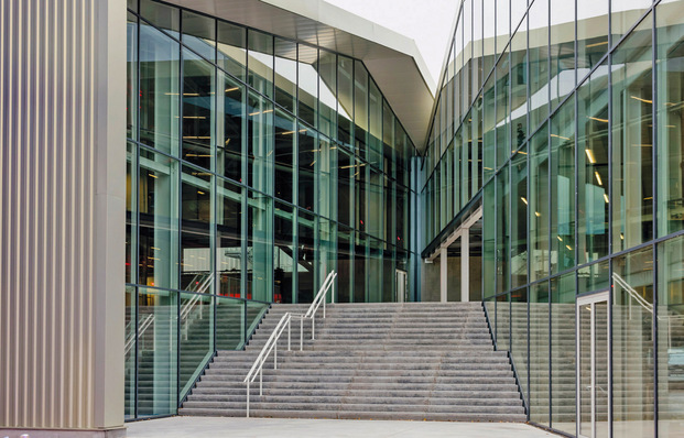 Entworfen wurde der Campus von Cédric van Parys, Sohn von einem der vier Brüder, die Sobinco führen, und dem Rotterdamer Büro Drom.