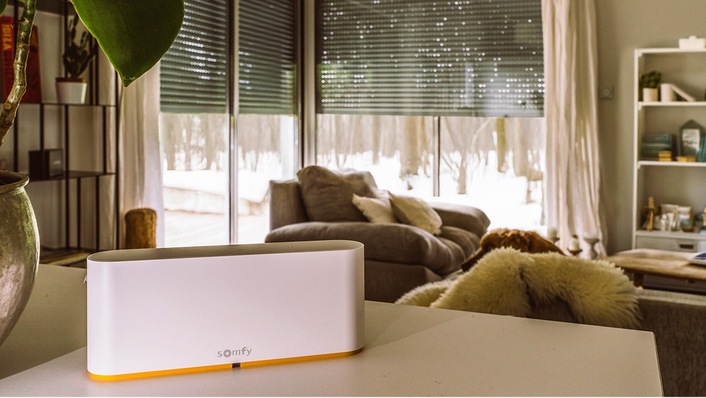 TaHoma Switch vernetzt und automatisiert den Sonnenschutz und sorgt das ganze Jahr über für konstanten Temperaturkomfort.