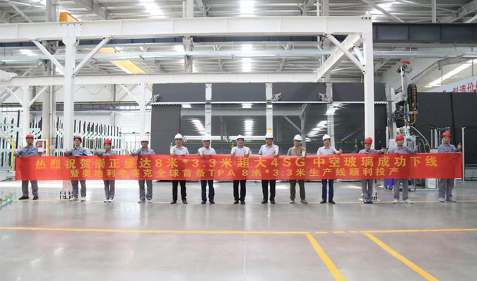 Mit der neuen ISO-Linie lassen sich automatisiert erstmals Isoliegläser bis 8 x 3,3 m fertigen.