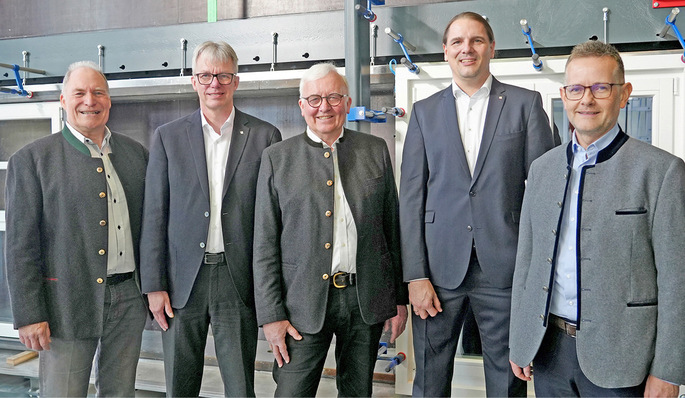 Geschäftsführung und die drei Institutsleiter haben in den letzten 20 Jahren das ift Rosenheim gemeinsam mit den Mitarbeitern zu einer international renommierten Institution entwickelt. v.l.: Prof. Ulrich Sieberath, Prof. Jörn Peter Lass, Prof. Dr.-Ing. Winfried Heusler, Michael Breckl-Stock, Dr. Jochen Peichl.