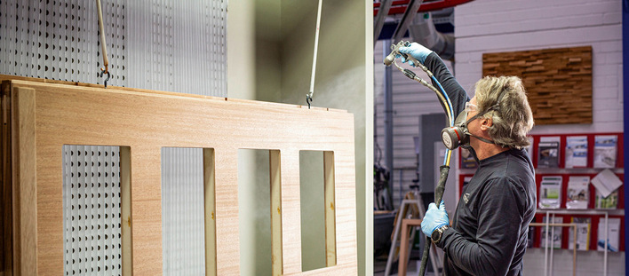 Die modular aufgebauten Türlacksysteme von Remmers ­lassen sich als 1K-, 2K- oder vernetzte Variante einsetzen und ermöglichen hochwertige Oberflächen bei unterschiedlichen Beanspruchungs­anforderungen.