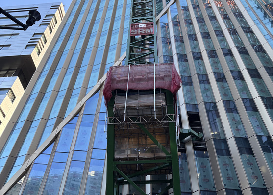 Montage der Elementfassade von Focchi, mit Verglasungen von AGC Interpane Architectural Glass.