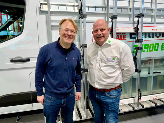 GW Redakteur Matthias Rehberger im Gespräch mit Marc-Alexander Stachel, Geschäftsführer des Hegla Fahrzeugbau.