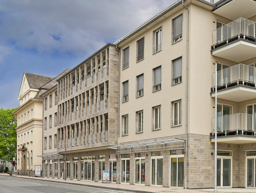 Aufgrund der Lage an einer stark befahrenen Straße hat das ­Thema Schallschutz im Siegener 8Eck höchsten Stellenwert. ­Insgesamt 65 Fassadenlüfter von Siegenia bieten hierfür eine leistungsstarke Lösung.