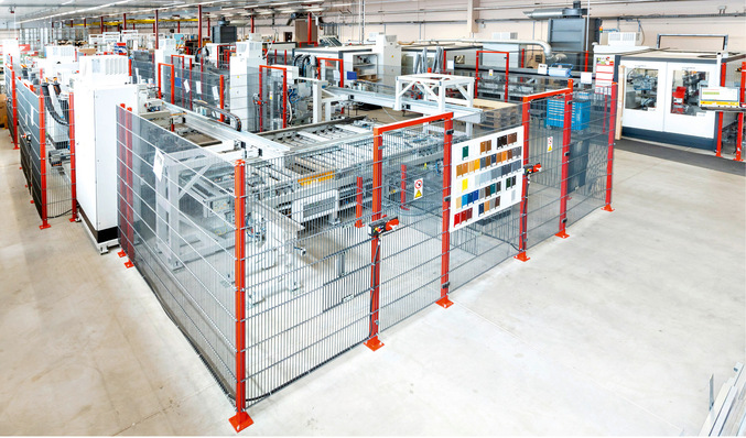 Im Frühjahr 2023 ging bei TMP in Bad Langensalza eine neue, hoch automatisierte Anlage für die PVC-Profil­bearbeitung in Betrieb. Das BAZ von Schirmer fasst viele einzelne Arbeitsschritte zusammen und übernimmt in kürzerer Zeit weitaus mehr aufwendige Bearbeitungen am Profil.﻿