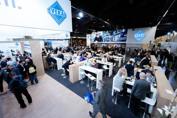 Einladende Gestaltung: Der VEKA Messestand bot viel Raum für gute Gespräche über die Vorteile der Partnerschaft im System VEKA