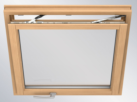 Komfort-Lüftungsfenster Variante Kipp auf Basis der verdeckten Bandseite „Roto NX | C“: Ausgelöst durch die Griffbewegung, kippt der Fensterflügel zwangsgesteuert bis zur vordefinierten Weite von 80 mm auf. Zusätzlich kann der Flügel durch Lösen der Entriegelungssicherung der Lüfterschere Komfort bis 90° aufgedreht werden.