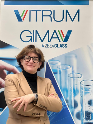 Lucia Masutti, General Managerin des GIMAV und der Vitrum freut sich über die neuen Mitglieder