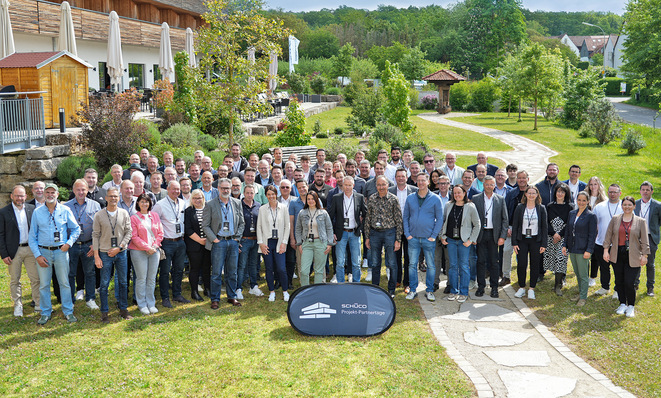 Die Projekt-Partnertage 2026 der Schüco Polymer Technologies KG in Volkach mit den teilnehmenden Schüco Partnern.