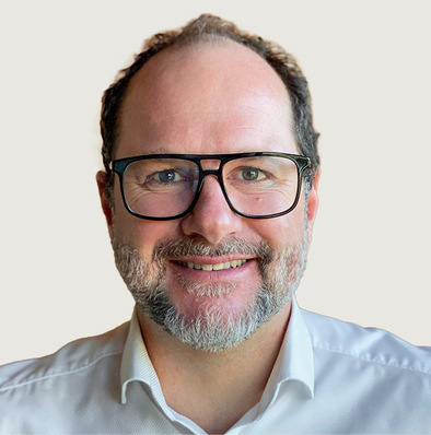 Oliver Rihl begleitet Projekte vom ­Kantel-Lager bis zur Endmontage – von Großanlagen bis zur Optimierung ­kleinerer Betriebe.
