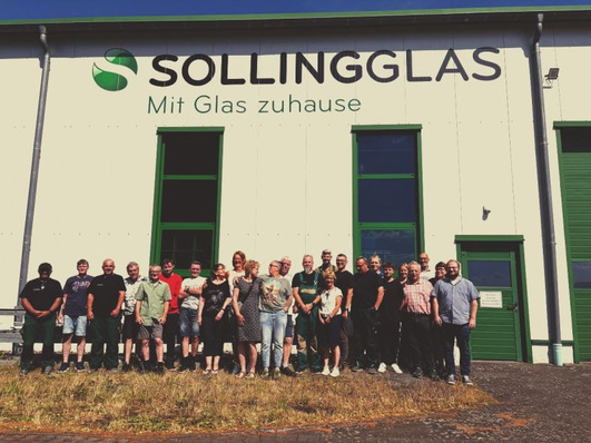 50 Jahre Glas: Viele der Beschäftigten begleiten Sollingglas seit Jahren, einige sogar seit Jahrzehnten, und tragen mit ihrem Know-how zur Entwicklung des Unternehmens bei. 
Foto:
