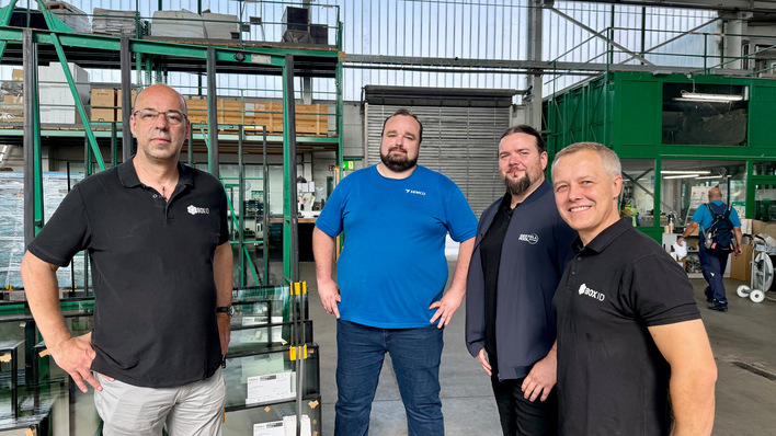 Bei HoffmannGlas wird das neue, vernetzte System von Gestellpool Europe und BOX ID bereits eingesetzt.