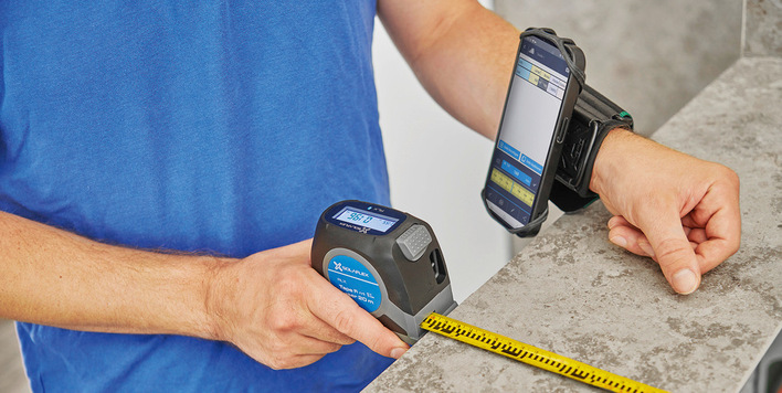 Beim Aufmaß werden wie Messwerte direkt per Bluetooth in die App übertragen.