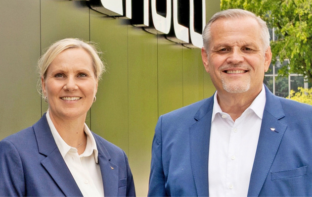 Sandra Greiser, Pressesprecherin und Andreas Engelhardt, geschäftsführender Gesellschafter Schüco International KG.