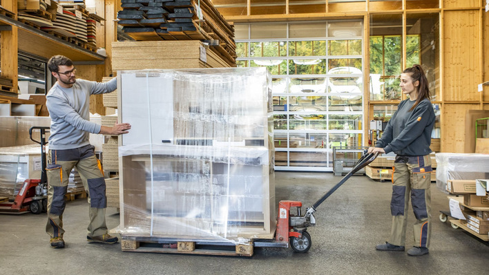 Ob Versandkarton oder Transportverpackung: Die neue EU-Verpackungsverordnung wirkt sich auch auf zahlreiche betriebliche Abläufe im Tischler- und Schreinerhandwerk aus.