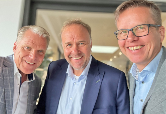 v.l.: Gregor Biermann, Thomas Schröder und Daniel Mund im Austausch in Verl.