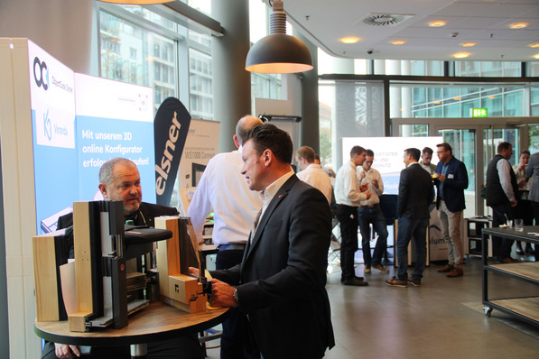 Die Wintergartentage 2026: in der Foyer-Ausstellung präsentieren Unternehmen der Branche ihre Produkte, Lösungen und Innovationen.