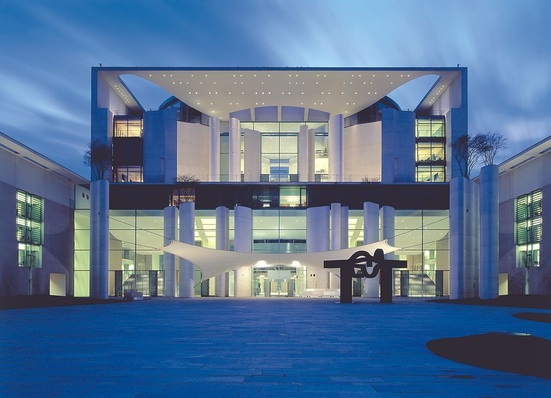 Im Berliner Bundeskanzleramt wurden Hochsicherheitsgläser von Kinon Porz verbaut