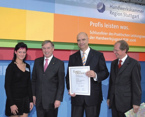 Bundespräsident ehrt Bundessieger des HK-Leistungswettbewerb: Im Bild, 1. Bundessiegerin Glaser, Fensterbau Daniela Schraps, Horst Köhler und ZdH-Präsident Otto Kentzler