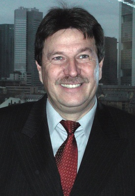 Der deutsche Fenstermarkt wuchs nach einer aktuellen Marktstudie im Jahr 2006 (im Vergleich zum Vorjahr) um 9,6 Prozent. Ulrich Tschorn, Geschäftsführer des VFF, rechnet mit einem Steigerungspotenzial für 2007 u.a. durch die zunehmenden gebäudeenergetischen Sanierungen im Wohnbestand und die wachsenden Investitionen auf kommunaler Ebene.