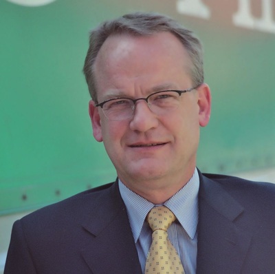 Volker Knoop, Geschäftsführer Wolff + Meier, Joachim Golombek, Verkaufsleiter Süd SGG Deutschland, Henning Meier, Geschäftsführer Wolff + Meier, Horst Biermann, Marketingleiter SGG Deutschland (v.l.)Dr. Clemens Miller hat an der RWTH Aachen Maschinenbau studiert und dort auch promoviert. Er wird von St. Helens aus tätig sein, behält jedoch sein Büro in Gelsenkirchen.