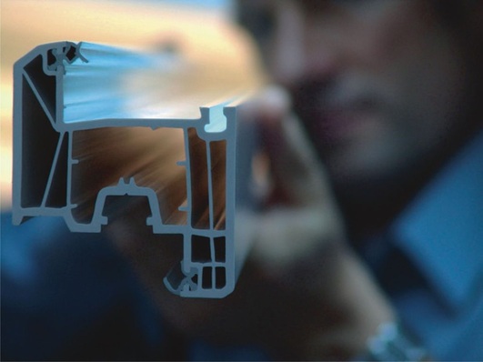 Alte PVC-Fensterprofile sind schon lange kein Abfall mehr, der entsorgt werden muss, sondern ein wertvoller Recycling-Wertstoff.