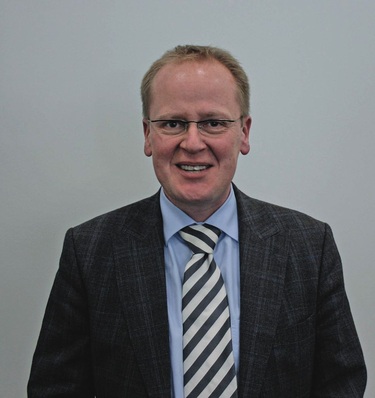 Jochen Grönegräs, Geschäftsführer des BF:„Die neue GLASWELT besticht durch ihren klaren Aufbau, die Aufteilung in die beiden Rubriken Glas und Fenster/Fassade ist gelungen. Gerne lese ich die aktuellen News auf www.glaswelt.de.“